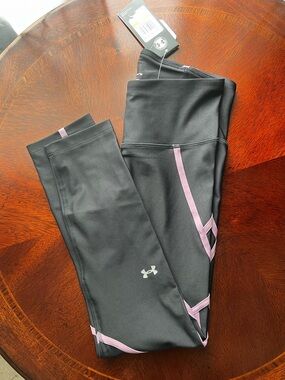 NWT Under Armour Black Leggings with Purple Accent, Heat gear, Medium